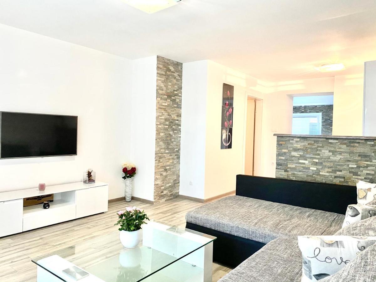 Guesthouse L&K Brinje Kültér fotó
