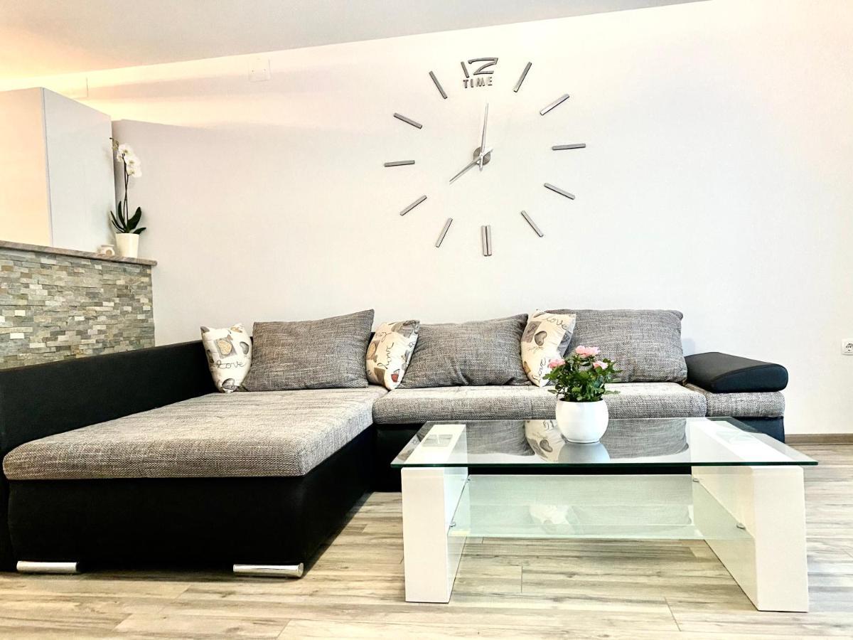 Guesthouse L&K Brinje Kültér fotó