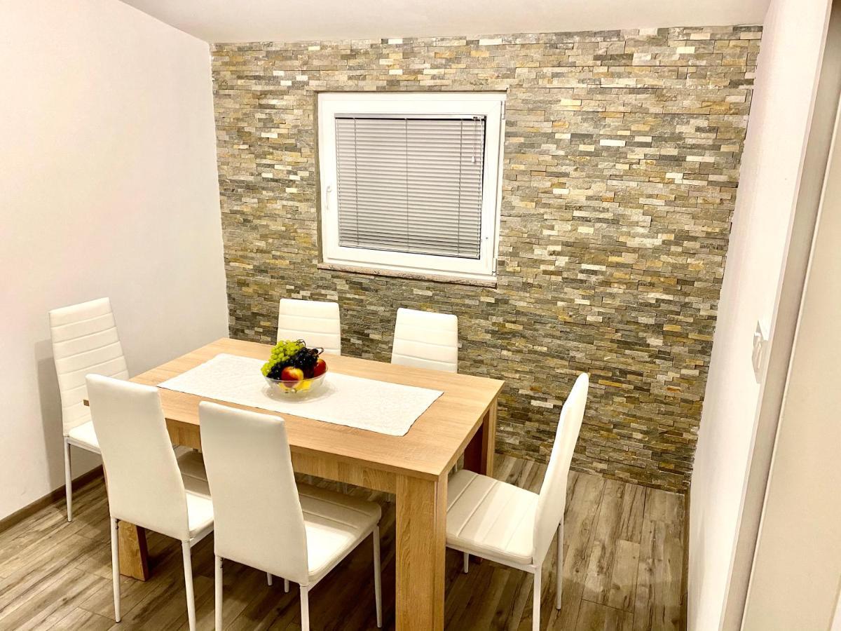 Guesthouse L&K Brinje Kültér fotó