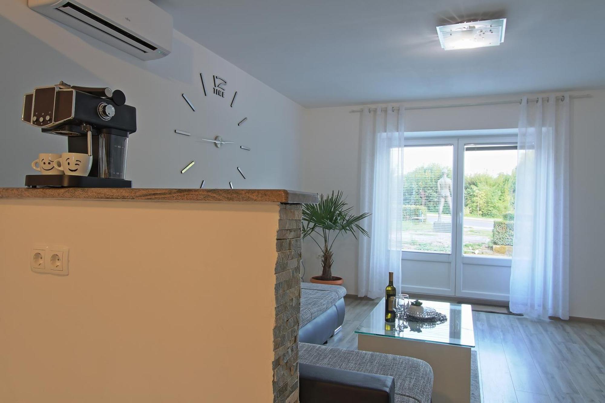 Guesthouse L&K Brinje Kültér fotó