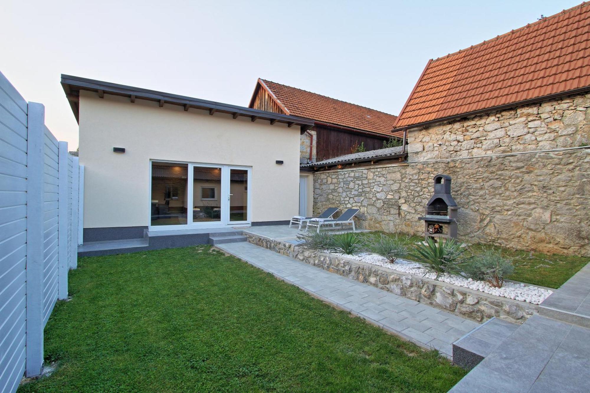 Guesthouse L&K Brinje Kültér fotó